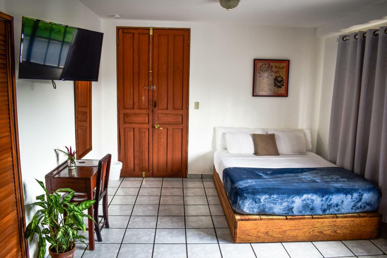 Cinco Hotel B&B San Salvador Buitenkant foto